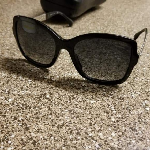 Sunglasses - Picture 3 of 5